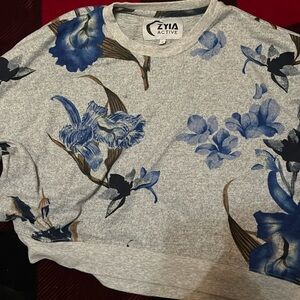 Cropped scoop neck light weight sweater